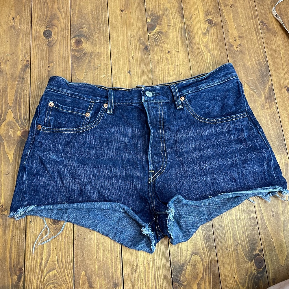 Levi’s 501 dark wash Jean shorts size 31